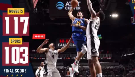  约基奇二十篮板创纪录，掘金横扫马刺  