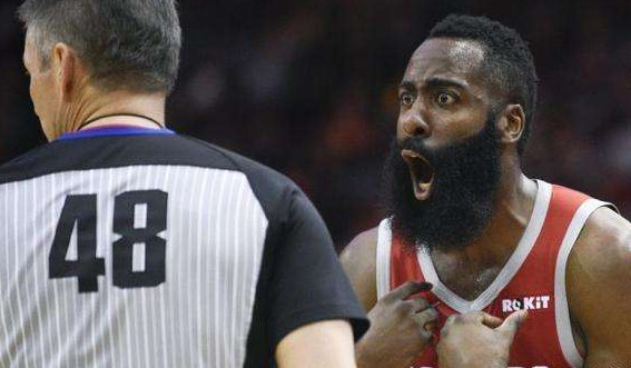  马赛主教练赛后批评裁判判罚不公  