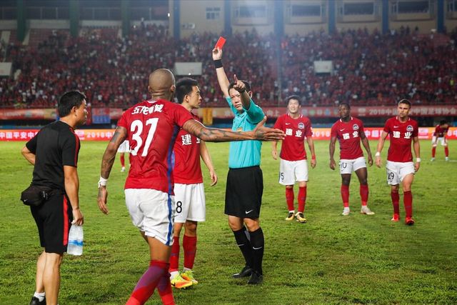  第戎主场球迷热情似火，球队不负众望战胜保级对手